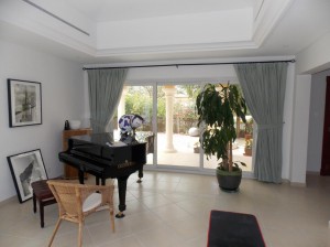 Curtains-of-Living-Area-in-Green-Community-(West)-Villa-Dubai