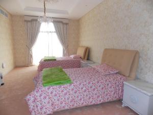 Curtains & Sheer with Pelmet, Wallpaper & Carpet of Bedroom in Fujairah 